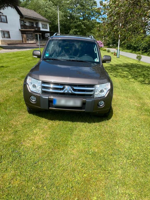 Mitsubishi Montero 2010