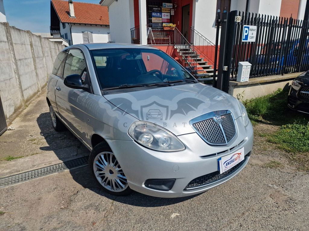 Lancia Ypsilon 2011