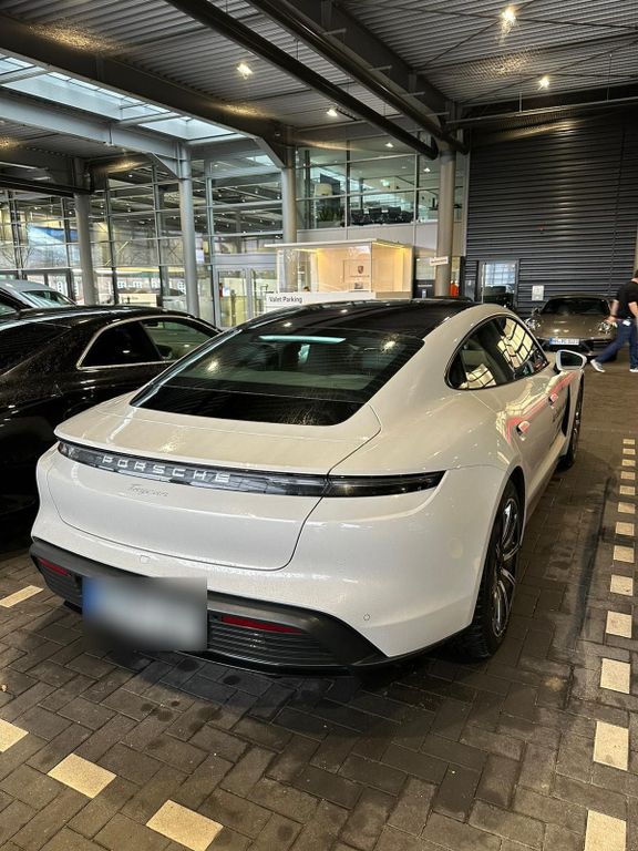 Porsche Taycan 2023