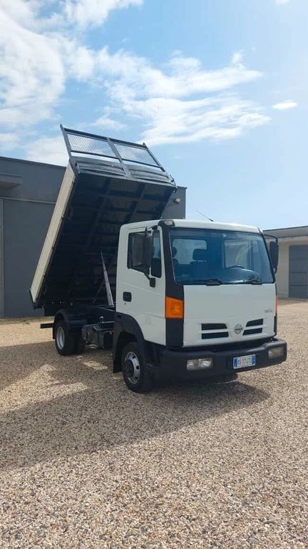 Nissan NT 2001