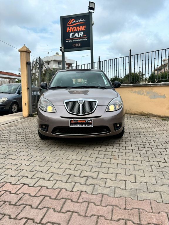 Lancia Ypsilon 2011