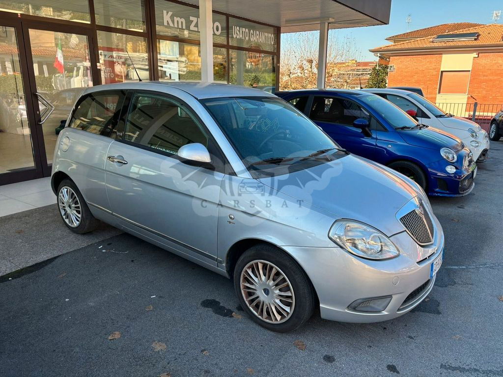 Lancia Ypsilon 2011