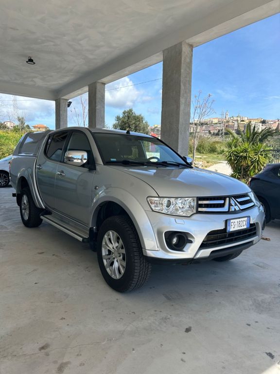 Mitsubishi L200 2015