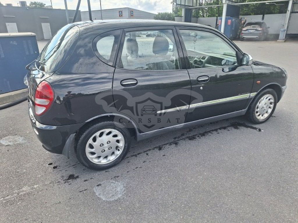 Daihatsu Sirion 2002