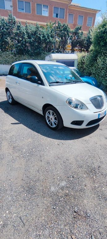 Lancia Ypsilon 2012