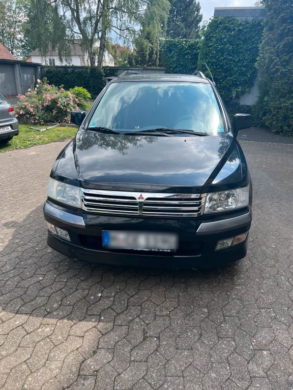 Mitsubishi Space Wagon 2001