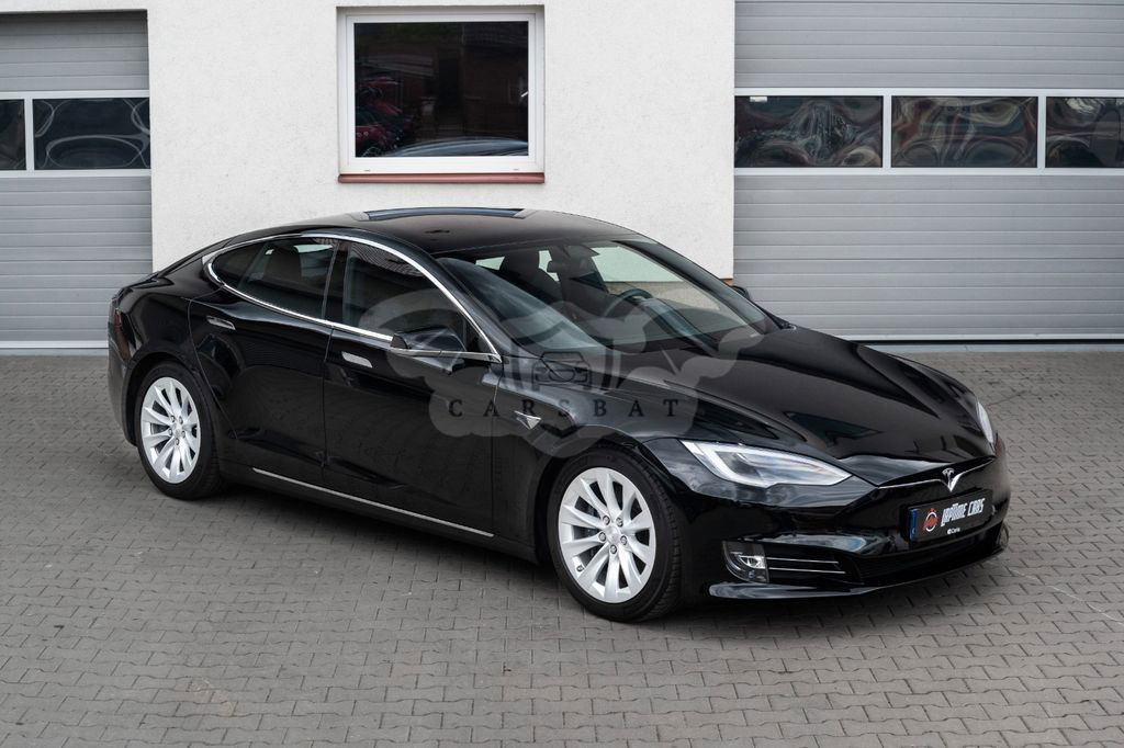 Tesla Model S 2020