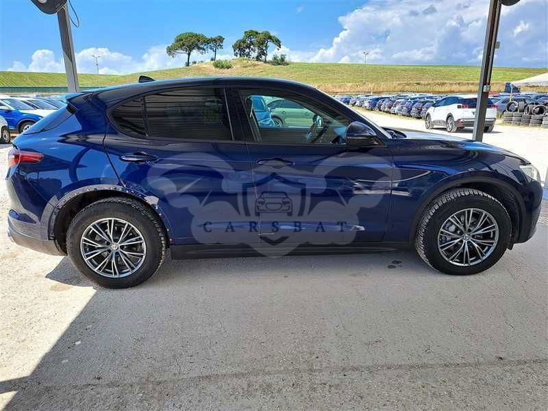 Alfa Romeo Stelvio 2017