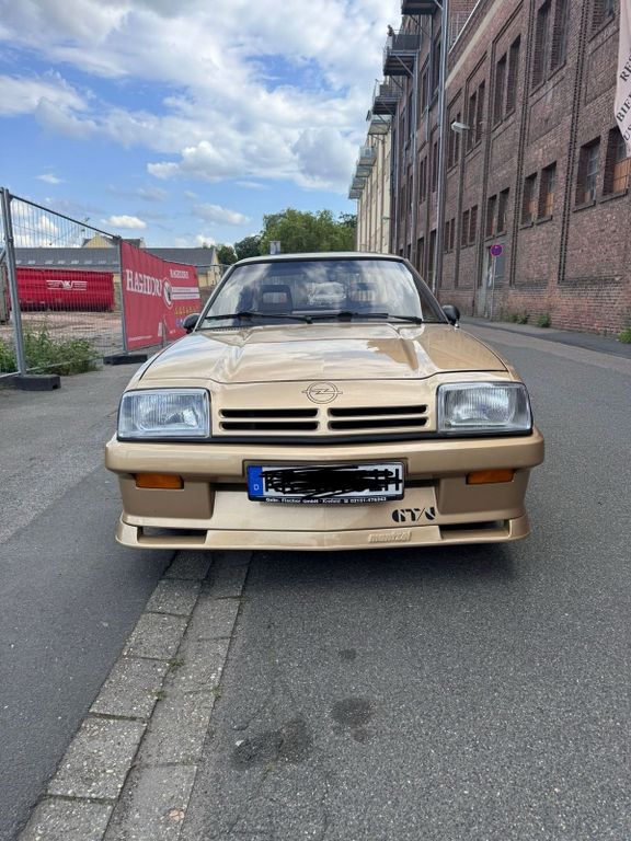 Opel Zafira 1983