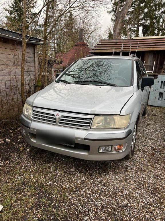 Mitsubishi Space Wagon 2001