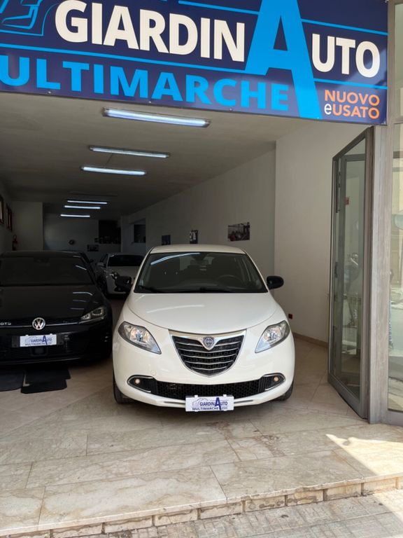 Lancia Ypsilon 2012