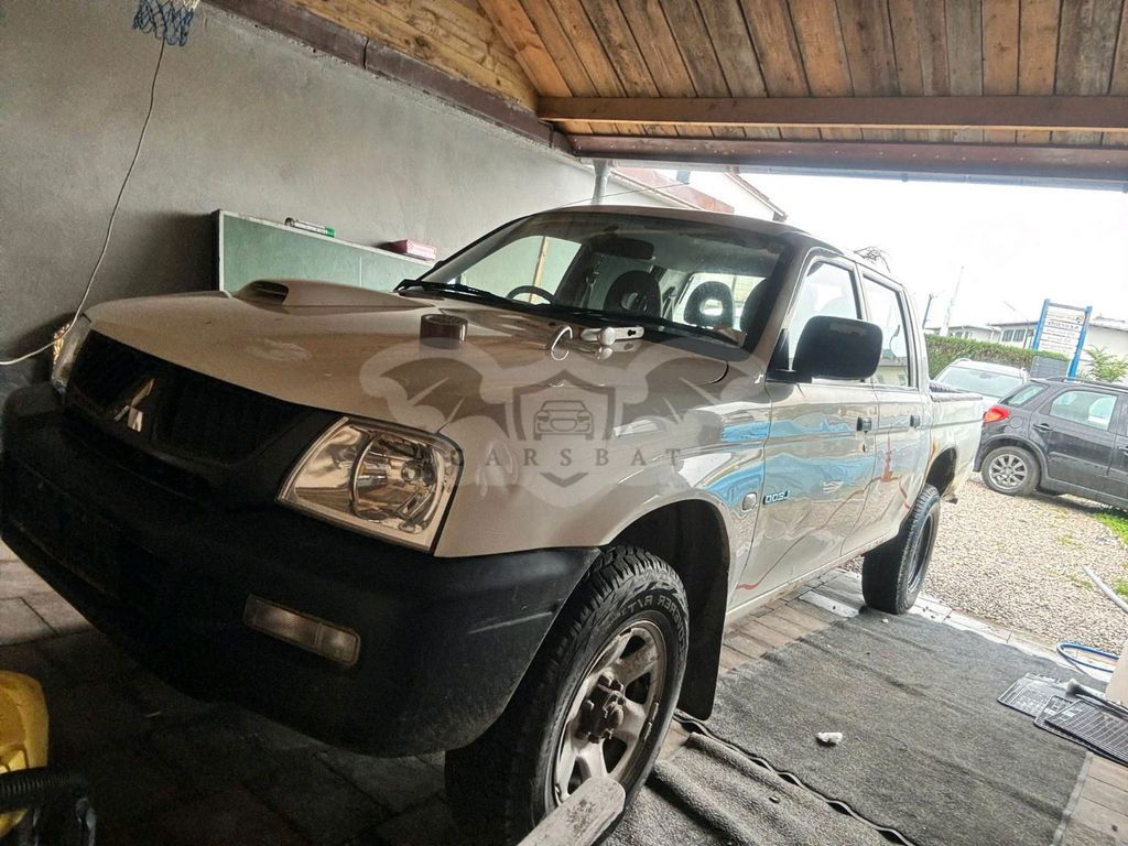 Mitsubishi L200 2005