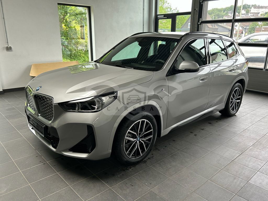BMW iX1 2024