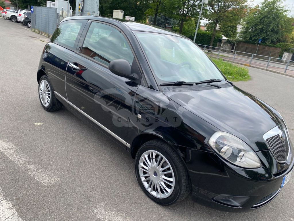 Lancia Ypsilon 2011