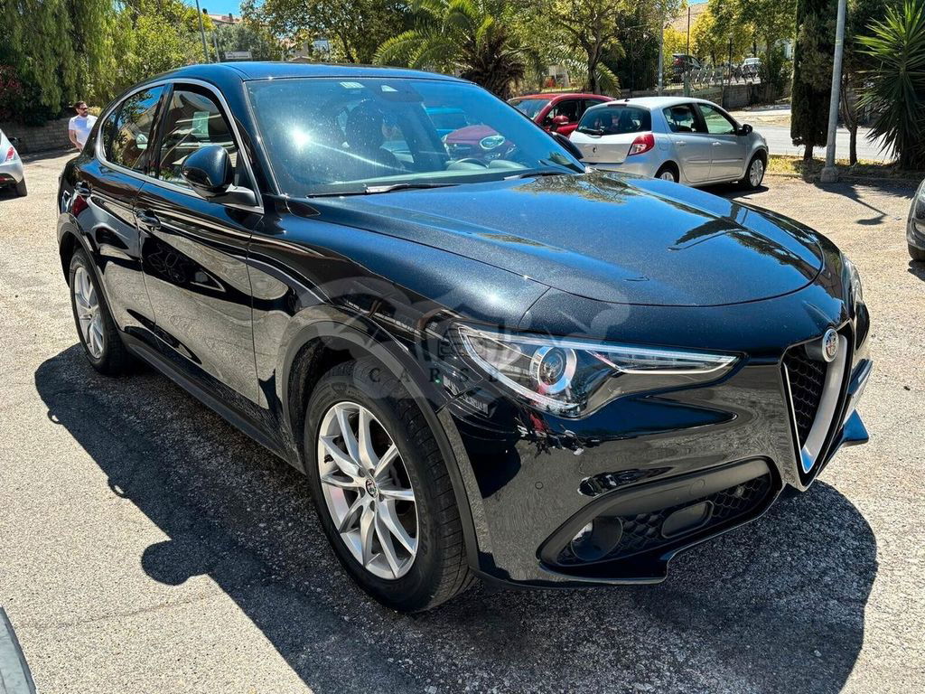 Alfa Romeo Stelvio 2017