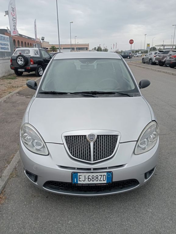 Lancia Ypsilon 2011