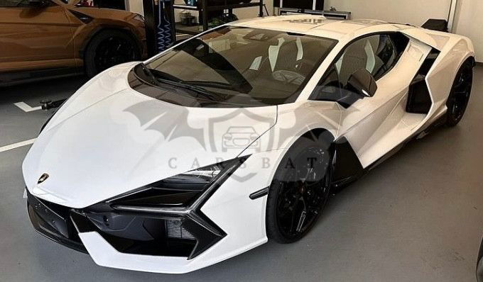 Lamborghini Revuelto 2024