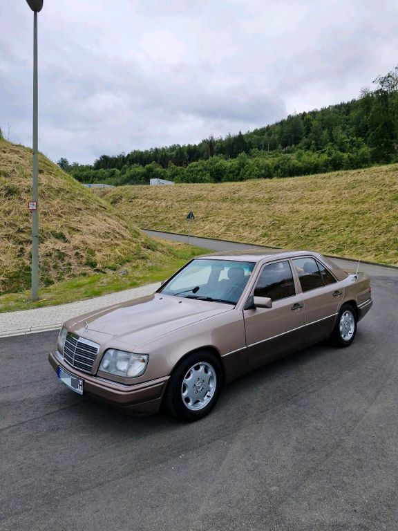 Mercedes-Benz V 220 1993