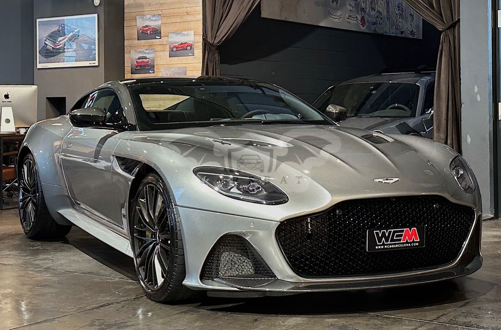 Aston Martin DBS 2023