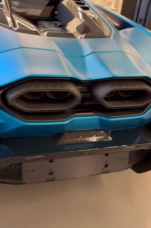 Lamborghini Revuelto 2024