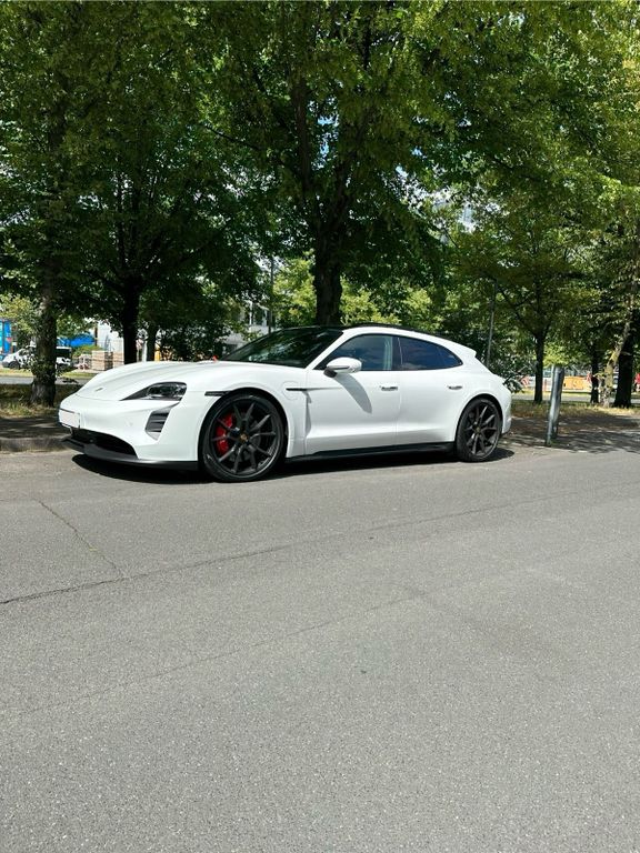 Porsche Taycan 2023