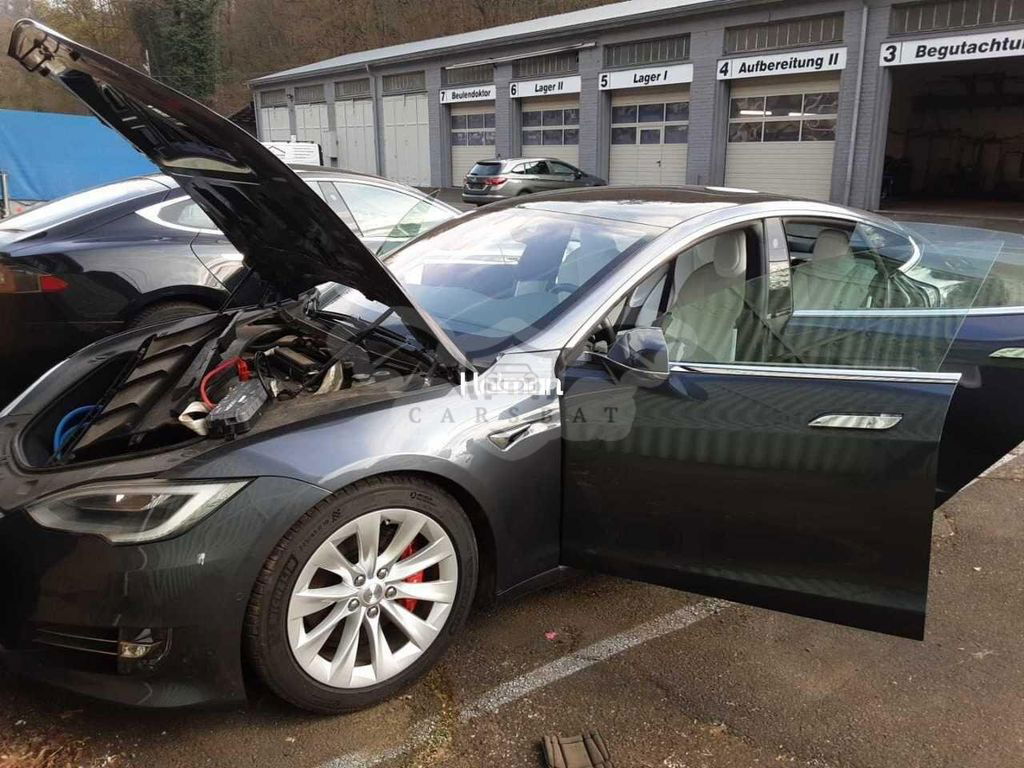Tesla Model S 2020