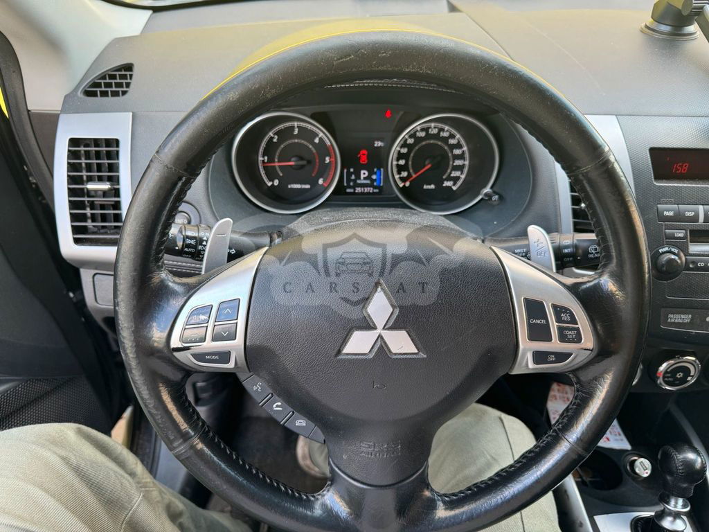 Mitsubishi Outlander 2012