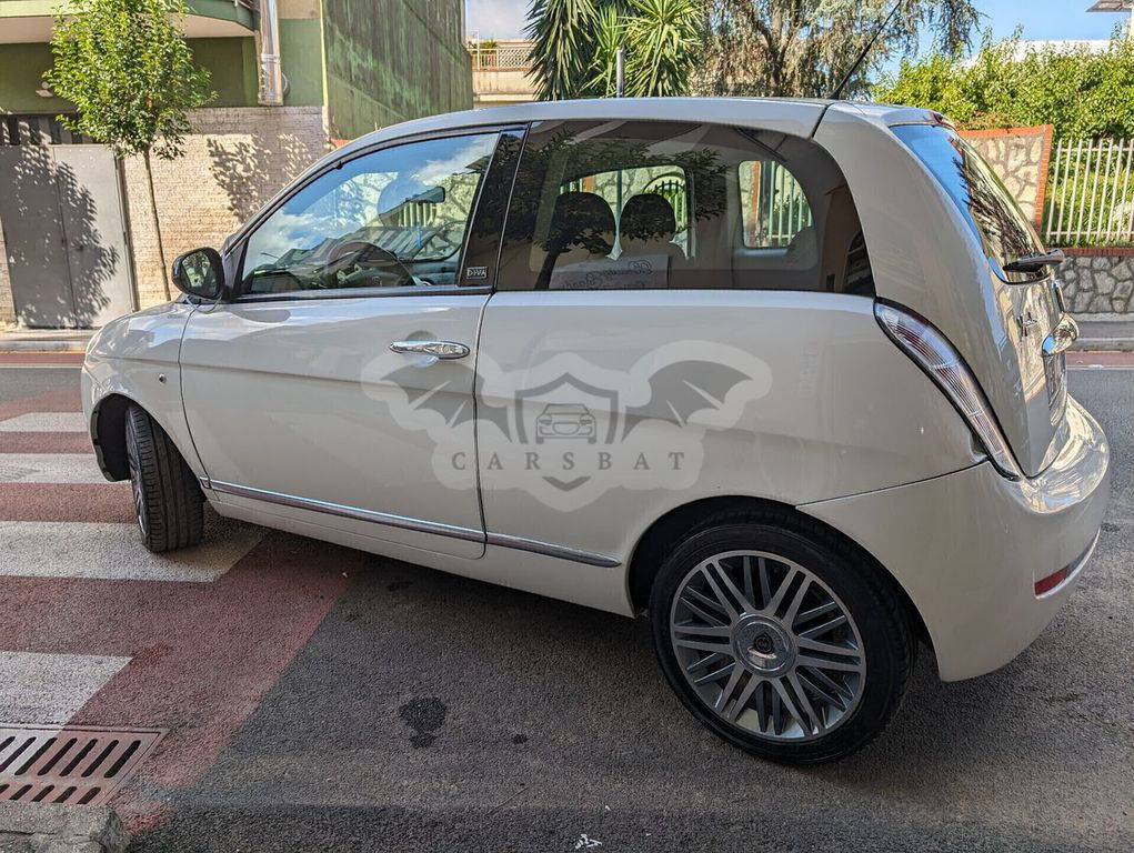 Lancia Ypsilon 2011