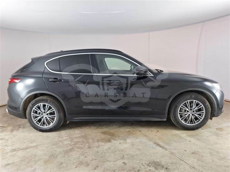 Alfa Romeo Stelvio 2021