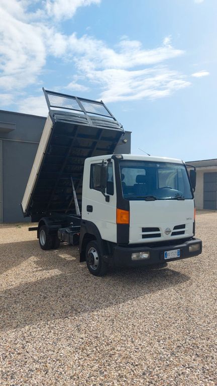 Nissan NT 2001