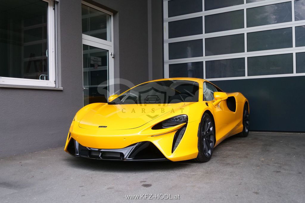 McLaren Artura 2024