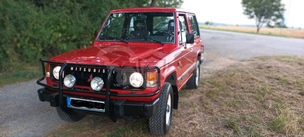 Mitsubishi Pajero 1990