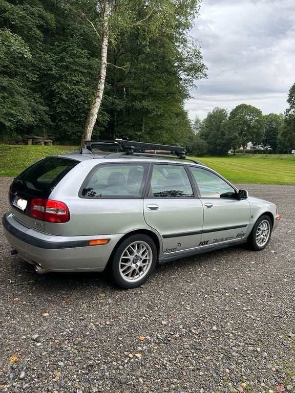 Volvo V40 2022