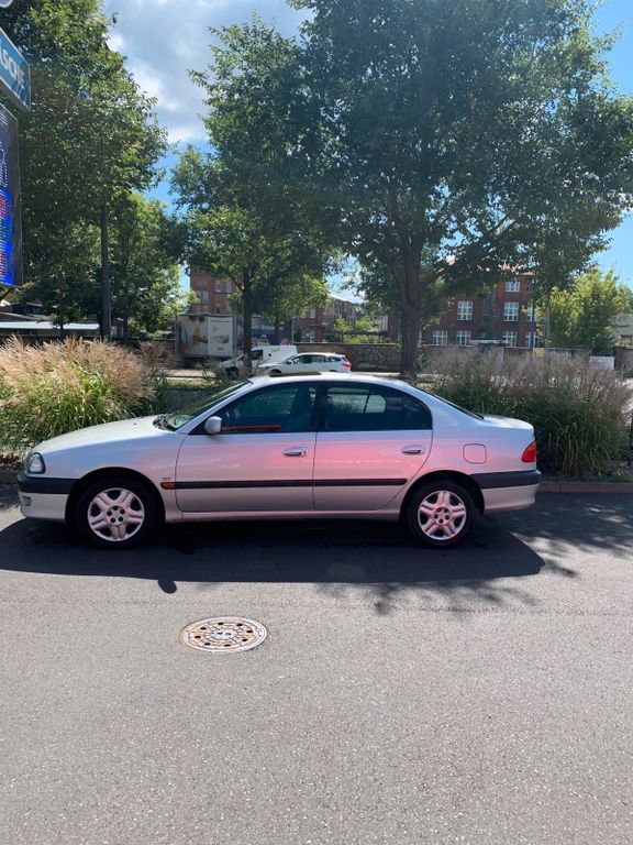 Toyota Avensis 1998